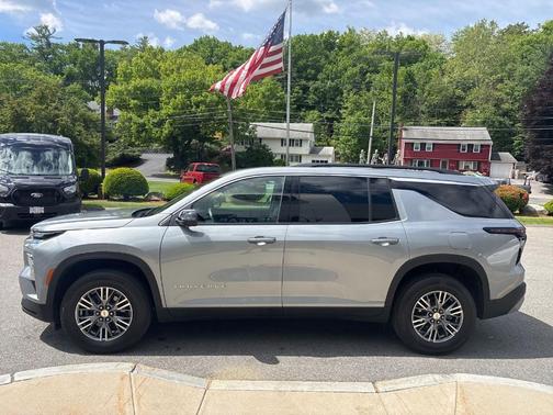 Sterling Gray Metallic 2024 Chevrolet Traverse LT
