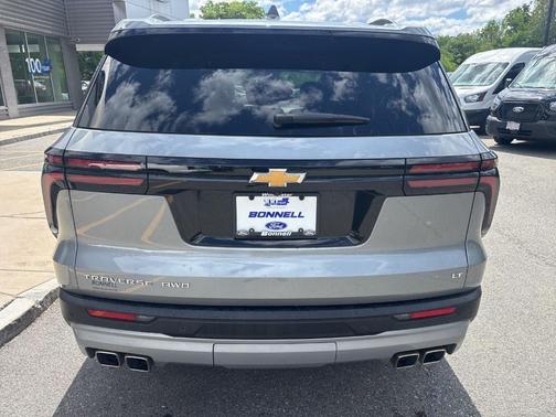 Sterling Gray Metallic 2024 Chevrolet Traverse LT
