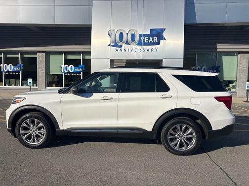 White Metallic 2023 Ford Explorer XLT