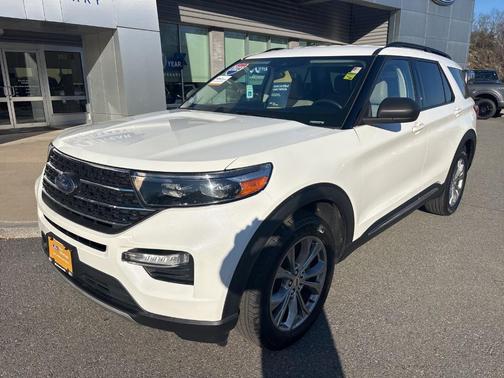 White Metallic 2023 Ford Explorer XLT