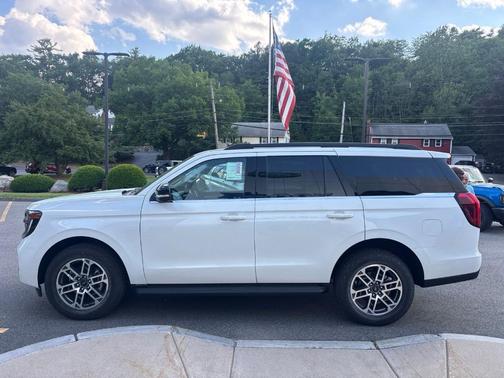 Star White 2026 Ford Expedition Active