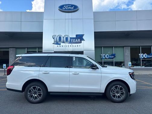Star White 2026 Ford Expedition Active