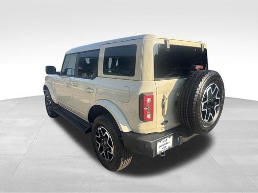 Desert Sand 2025 Ford Bronco Outer Banks