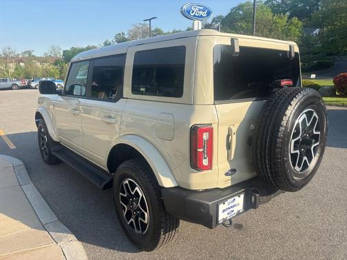 Desert Sand 2025 Ford Bronco Outer Banks