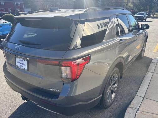 Carbonized Gray Metallic 2026 Ford Explorer Active