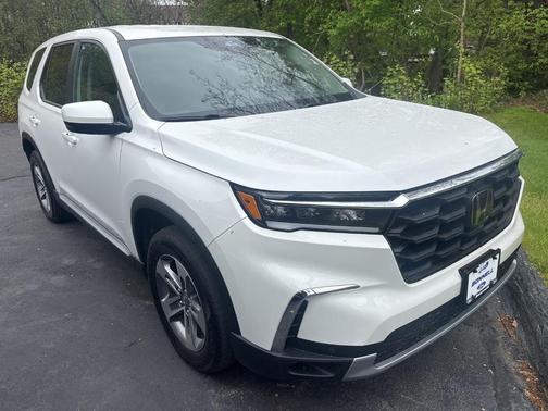 Platinum White Pearl 2023 Honda Pilot EX-L 7-Passenger