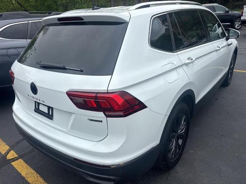 Pure White 2024 Volkswagen Tiguan 2.0T SE