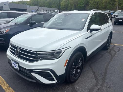Pure White 2024 Volkswagen Tiguan 2.0T SE