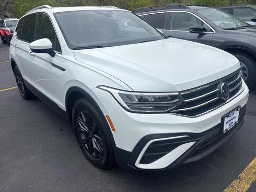 Pure White 2024 Volkswagen Tiguan 2.0T SE