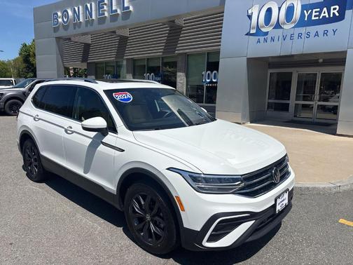 Pure White 2024 Volkswagen Tiguan 2.0T SE