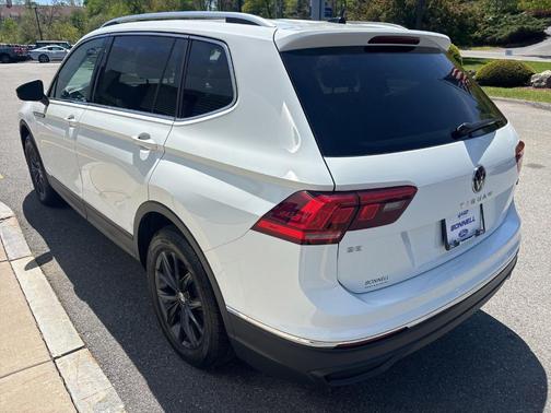 Pure White 2024 Volkswagen Tiguan 2.0T SE