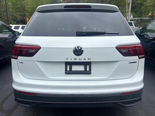 Pure White 2024 Volkswagen Tiguan 2.0T SE