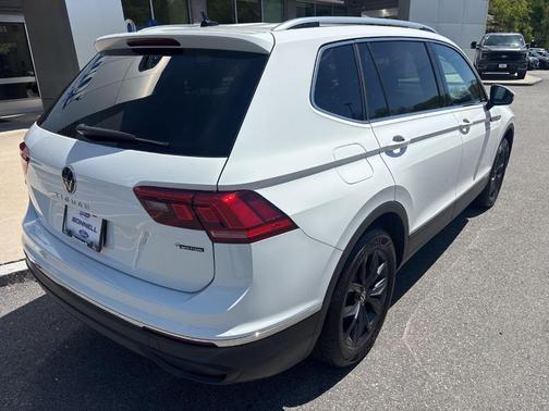 Pure White 2024 Volkswagen Tiguan 2.0T SE