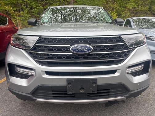 Iconic Silver Metallic 2023 Ford Explorer XLT