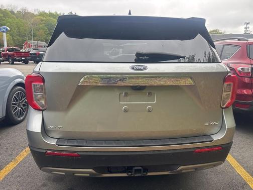Iconic Silver Metallic 2023 Ford Explorer XLT