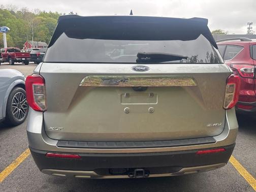 Iconic Silver Metallic 2023 Ford Explorer XLT