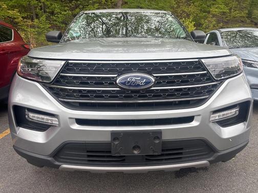 Iconic Silver Metallic 2023 Ford Explorer XLT