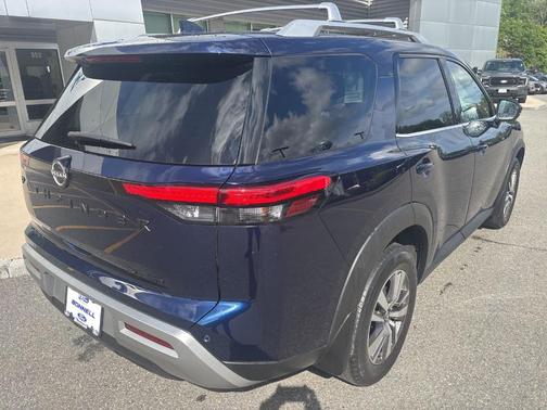Deep Ocean Blue 2022 Nissan Pathfinder SL