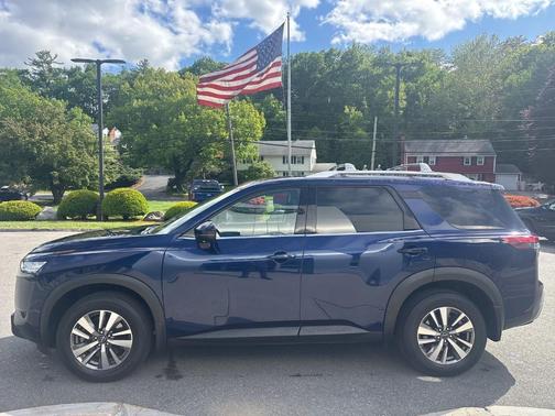 Deep Ocean Blue 2022 Nissan Pathfinder SL