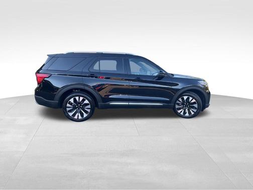 Black Metallic 2025 Ford Explorer Platinum