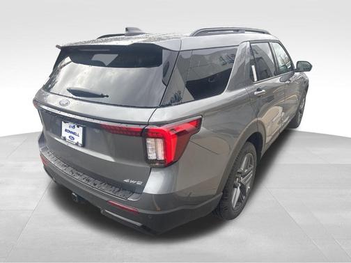 Carbonized Gray Metallic 2026 Ford Explorer ST-Line