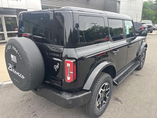 Shadow Black 2026 Ford Bronco Outer Banks