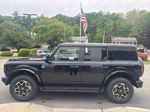 Shadow Black 2026 Ford Bronco Outer Banks