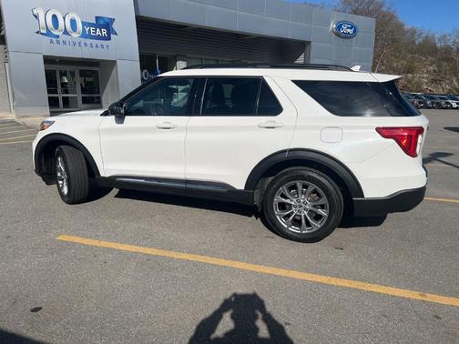 Star White 2023 Ford Explorer XLT