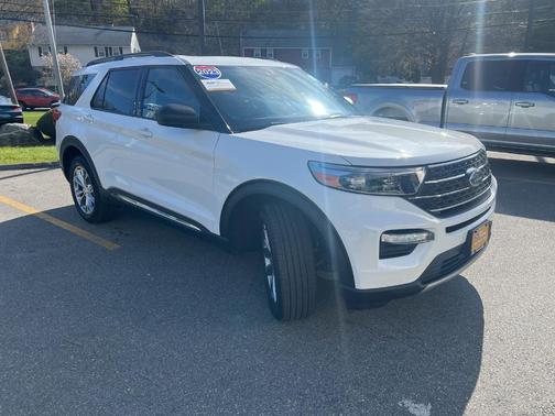 Star White 2023 Ford Explorer XLT