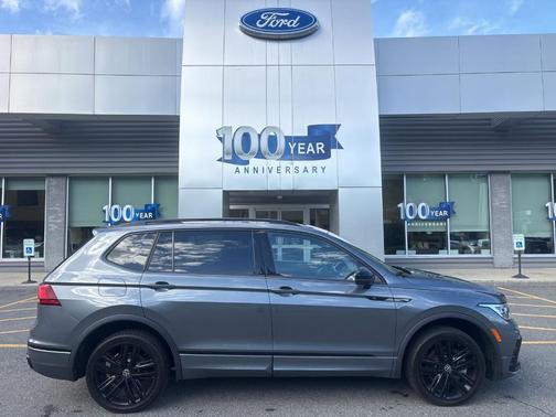Platinum Gray Metallic 2022 Volkswagen Tiguan 2.0T SE R-Line Black
