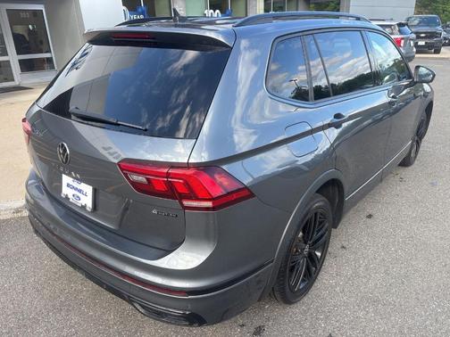 Platinum Gray Metallic 2022 Volkswagen Tiguan 2.0T SE R-Line Black