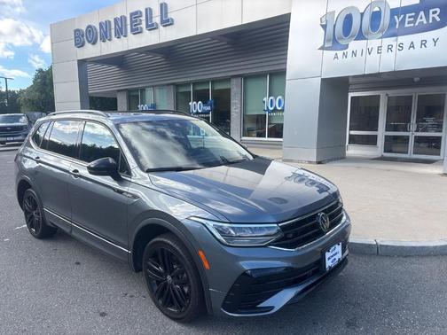 Platinum Gray Metallic 2022 Volkswagen Tiguan 2.0T SE R-Line Black