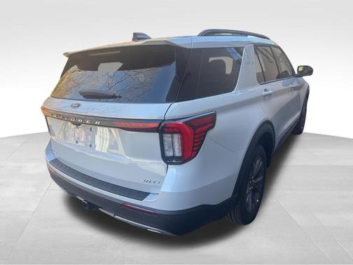Space White Metallic 2026 Ford Explorer Active