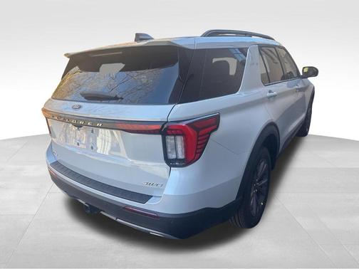Space White Metallic 2026 Ford Explorer Active