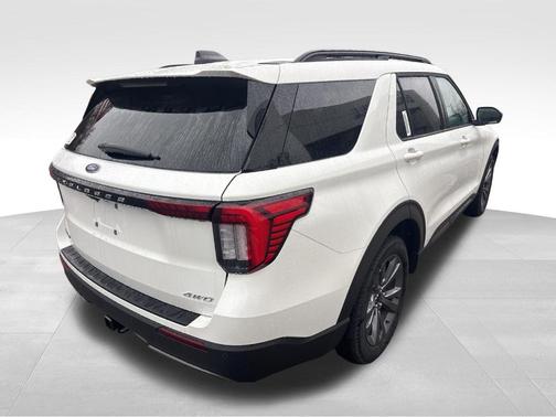 Star White 2026 Ford Explorer Active