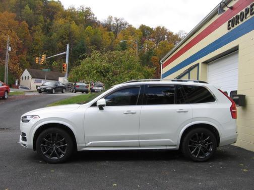 2019 Volvo XC90 T6 Momentum