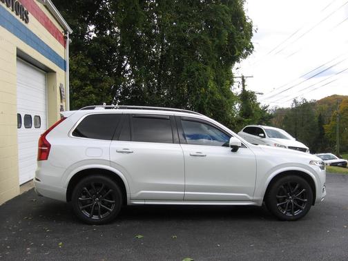 2019 Volvo XC90 T6 Momentum