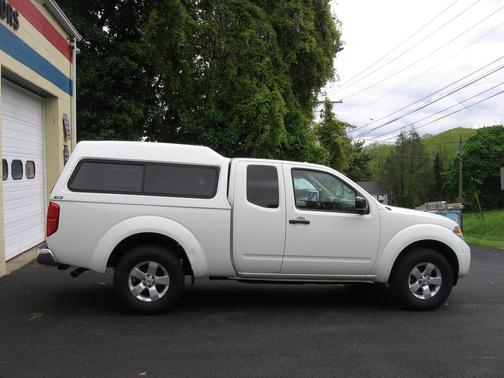 White 2013 Nissan Frontier SV