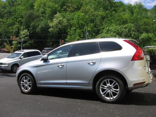 Silver 2015 Volvo XC60 3.2 Premier