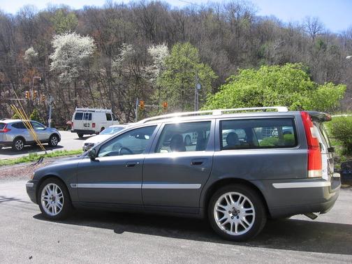 Titanium Gray 2004 Volvo V70 T5