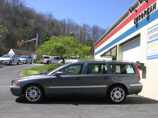 Titanium Gray 2004 Volvo V70 T5