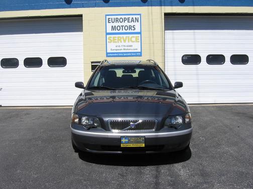 Titanium Gray 2004 Volvo V70 T5