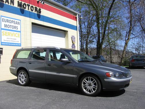 Titanium Gray 2004 Volvo V70 T5