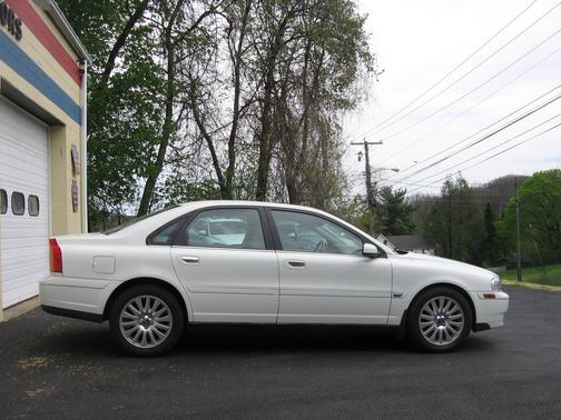 White 2006 Volvo S80 2.5T