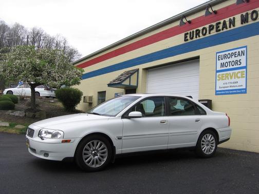 White 2006 Volvo S80 2.5T