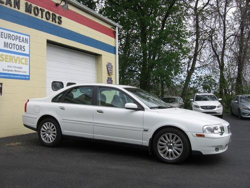 White 2006 Volvo S80 2.5T