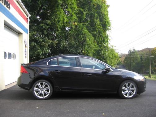 Black 2011 Volvo S60 T6