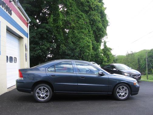 Barents Blue 2008 Volvo S60 2.5T
