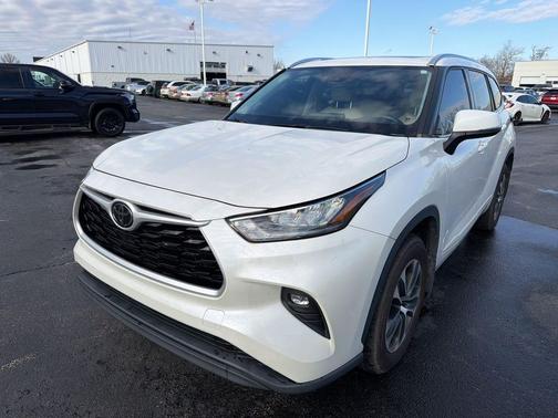 Blizzard Pearl 2020 Toyota Highlander XLE