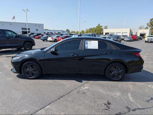 2021 Hyundai ELANTRA SEL